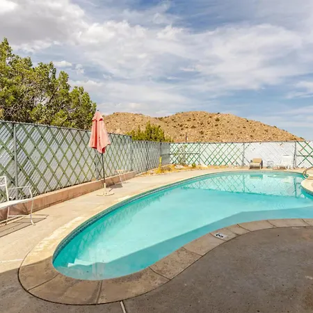 Mid-Century Hideaway - Privat Pool & King Bed Villa